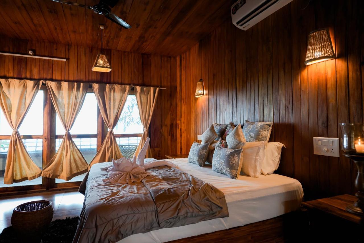 Driftwood Beach Resort Варкала Экстерьер фото