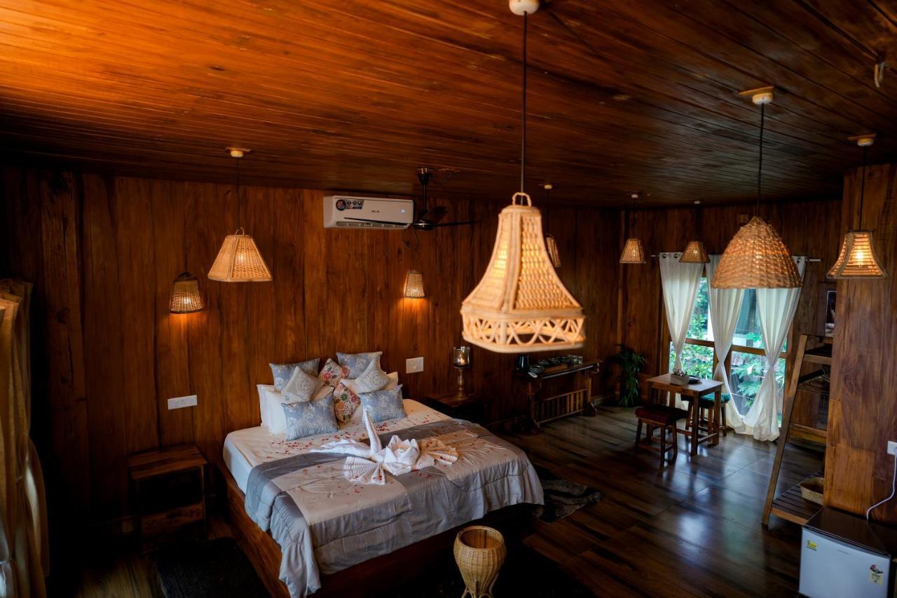 Driftwood Beach Resort Варкала Экстерьер фото